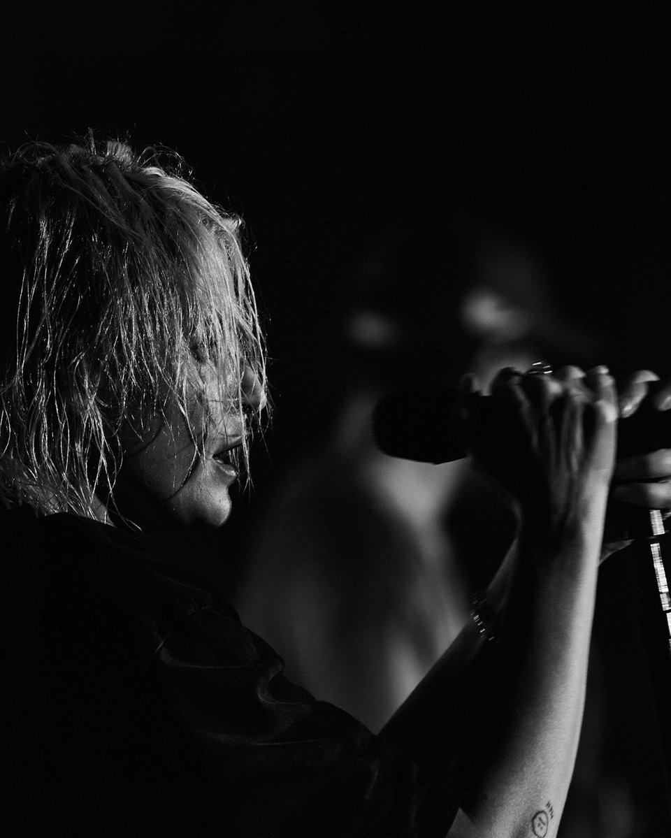 BroodingAnanas's tweet photo. these photos of Emily by Ed Mason😮‍💨🩶 https://t.co/oegesxL538