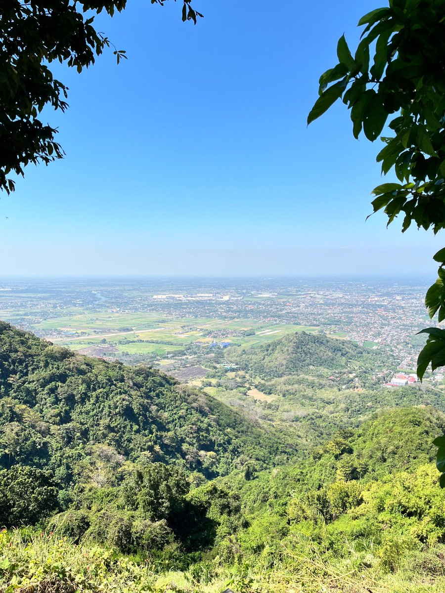 zelintrixie's tweet photo. naik gunung cuma ratusan ribu, naik pelaminan ratusan juta😭😭 https://t.co/oxYNBhJNWH