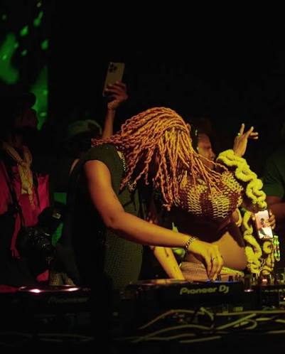 SheiFunmi's tweet photo. Your Favourite DJ’s Favourite DJ Just Got the Apple Music Cosign: Meet ANIKO! https://t.co/UX8wChOebi https://t.co/PvJz9JRG2f