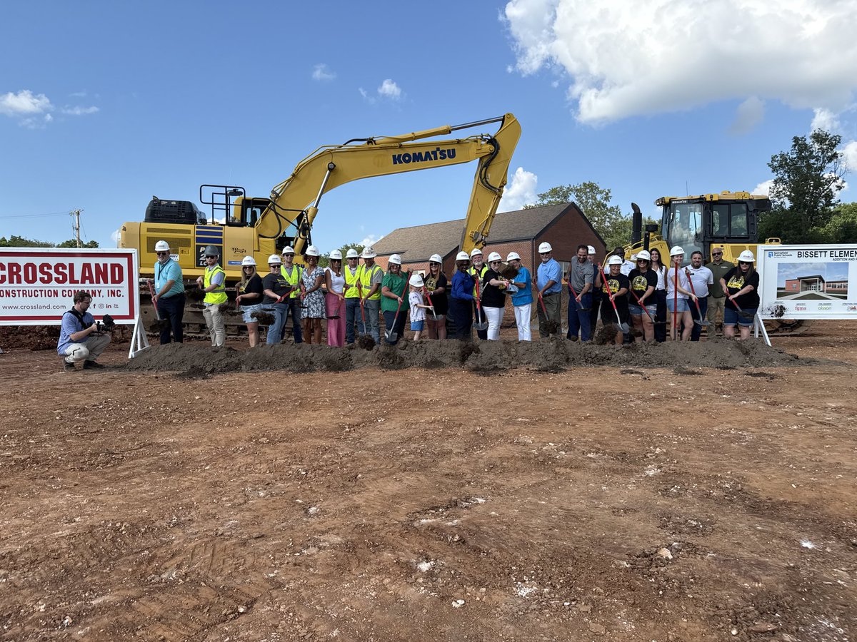 StephenHall_PR's tweet photo. How great to see an extra Proposition S project move forward due to outstanding stewardship of bond resources by @officialsps! The groundbreaking event for the renovation & expansion of Bissett Elementary was a success! #SaferStrongerSchools #SPSProgress #ProgressAsPromised 🎉 🏗️ https://t.co/68uC174MW5