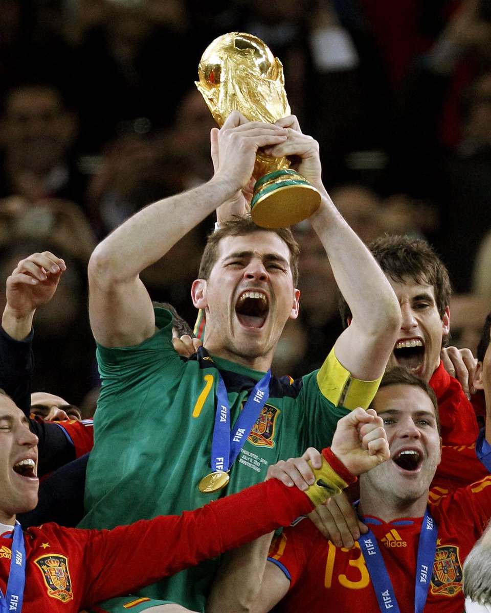 LaLiga's tweet photo. 🇪🇸🏆 

#TalDíaComoHoy en 2010, la Selección Española se proclamó Campeona del Mundo. 

#LALIGAEsMundial https://t.co/yx01dau3ON