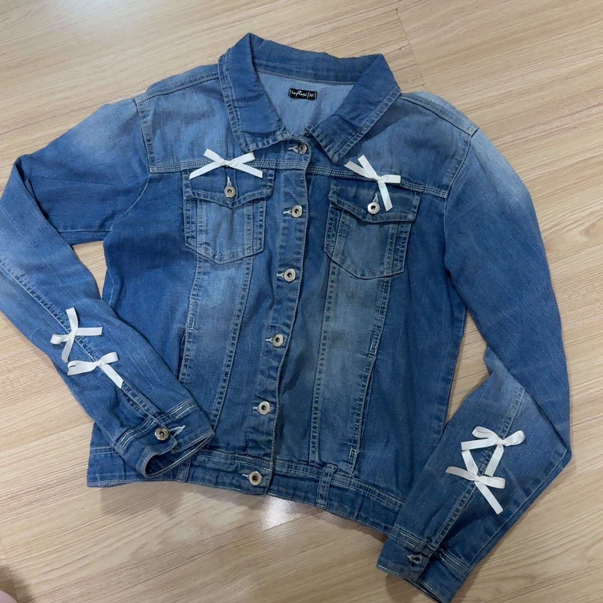 itssmiley3y's tweet photo. ´͈ ᵕ `͈ เสื้อยีนส์ ♡°◌̊

★ สภาพดีไม่มีตำหนิ
★ freesize

🎀 ราคา 130 บาท 🎀

#ส่งต่อเสื้อผ้า #ส่งต่อเสื้อผ้ามือสอง #เสื้อผ้ามือสอง #ส่งต่อเสื้อผ้ามือ2 #vghbkk #bemingbkk #cintageshop #stylistshop #ส่งต่อcintage #โล๊ะตู้ #ส่งต่อstylist #เสื้อผ้ามือสองสภาพดี https://t.co/6ExWEmi7eC