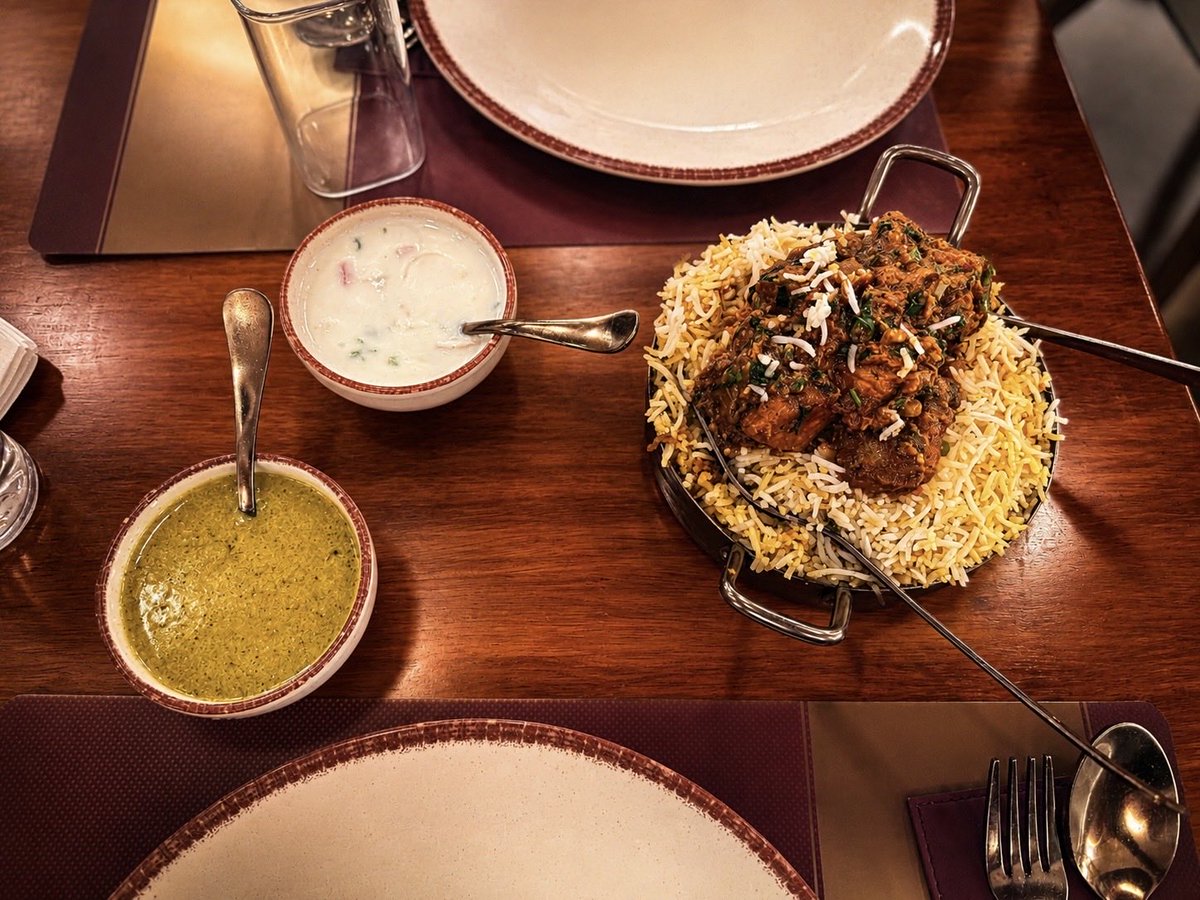 ShadowOf_Gotham's tweet photo. 📍DUM Indiranagar

I was a huge fan of meghana, but this biryani is one step above. I honestly feel it’s closer to  authentic Hyderabadi biryani than meghana. paneer was sooo fresh and mushrooms were so juicy🤤🤤 https://t.co/rUGD3Lp4vv