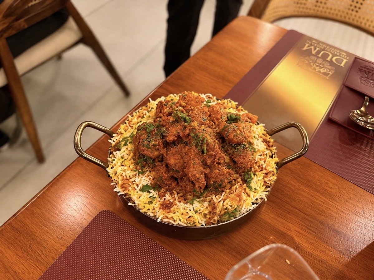 ShadowOf_Gotham's tweet photo. 📍DUM Indiranagar

I was a huge fan of meghana, but this biryani is one step above. I honestly feel it’s closer to  authentic Hyderabadi biryani than meghana. paneer was sooo fresh and mushrooms were so juicy🤤🤤 https://t.co/rUGD3Lp4vv