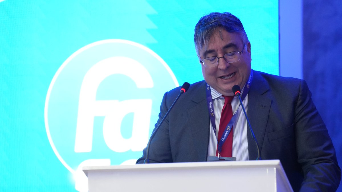FasecoldaOficia's tweet photo. Los riesgos ambientales y sociales están redefiniendo el futuro de la industria. El reto es fortalecer la gestión interna y ayudar a personas y empresas a comprender y transferir mejor sus riesgos. La sostenibilidad consiste en tomar mejores decisiones. #SegurosSostenibles2026 https://t.co/2VEfcBbyDv