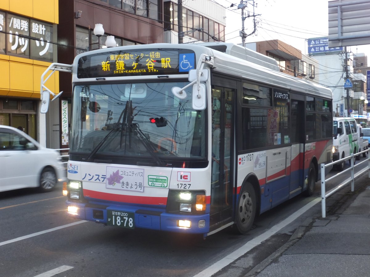 at_two_glasses's tweet photo. バスのルートが市境になっていて、バス停は道路の片側（鎌ヶ谷市側）だけにある。船橋市側の団地には入るけど周りをぐるっと回るだけ（地図右側に見切れてる）でバス停はない
地図は鎌ケ谷市ホームページより https://t.co/048eMJh0Bj
