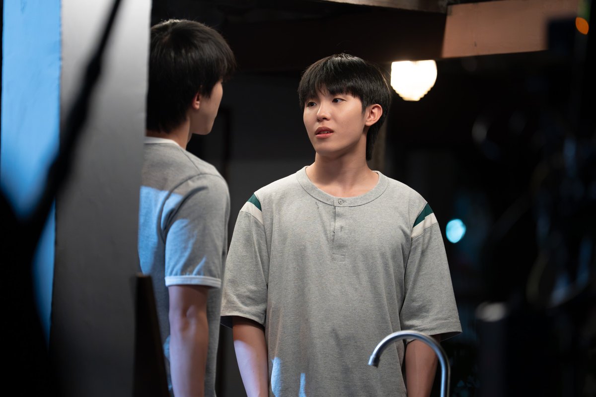 bbluemuse's tweet photo. ออก้าสายตาเจ้าชู้มาก ไม่ไหวแล้วหล่อมากกก🫪🫪🫪 https://t.co/vkSMXbdovZ