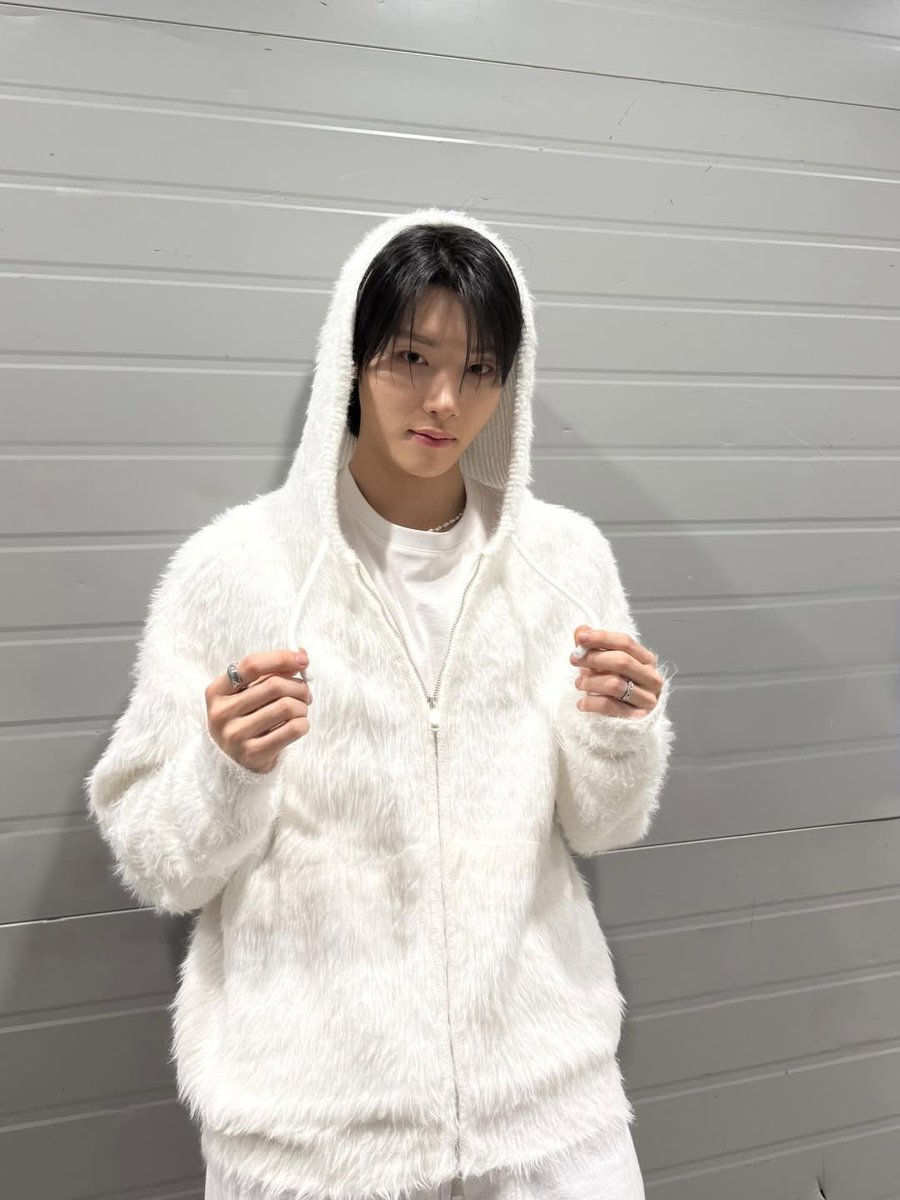 daenriaan's tweet photo. 겨울이 유독 잘 어울리는 남자들이 잇지
대표적으로 하츠웨이브에 영준과 리안이라는 멤버가 잇음 https://t.co/oQI3J0JDWz