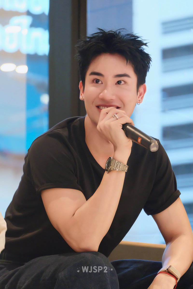 wjsp2's tweet photo. ได้เห็นผมทรงใหม่ด้วยตาเนื้อแล้ววันนี้ รีวิวสั้นๆก็คือ หล่อค่ะ หล่อมากด้วย 💙✨️

TNMR ADAAP CHITCHAT
#ADogAndAPlaneLIVE
#หมาเห่าเครื่องบิน
#Tawan_V https://t.co/kZvR7xc59m