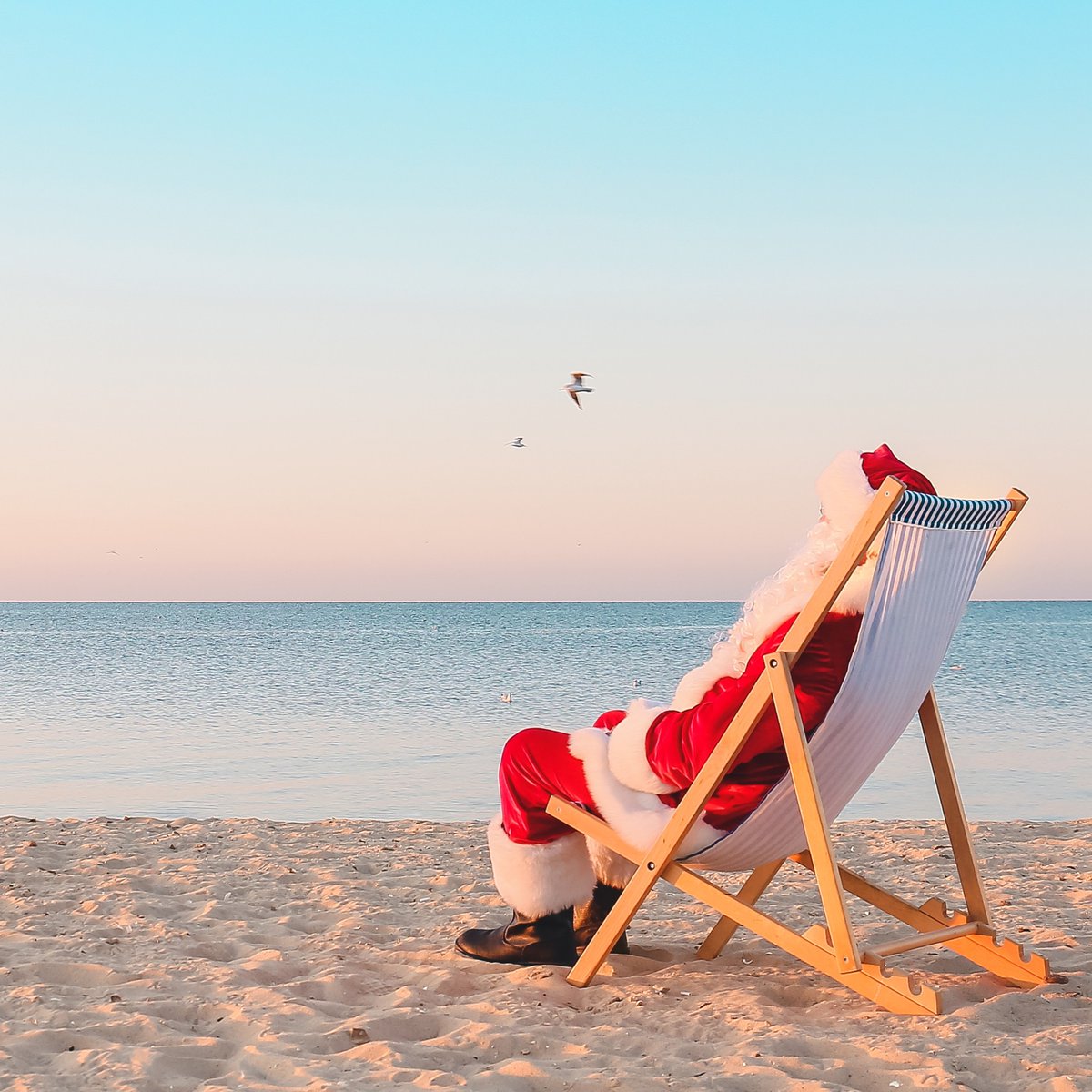 JACKThistledown's tweet photo. Santa called... he wants his shopping season back! 🎅

Earn your Holiday Shop Dollars now through Friday, July 17th!

Then, join us on Saturday, July 18th to shop and score some premium gifts!

We hope to see you soon!

Gambling Problem? Call 1-800-MY-RESET https://t.co/MO0LTHE5WX