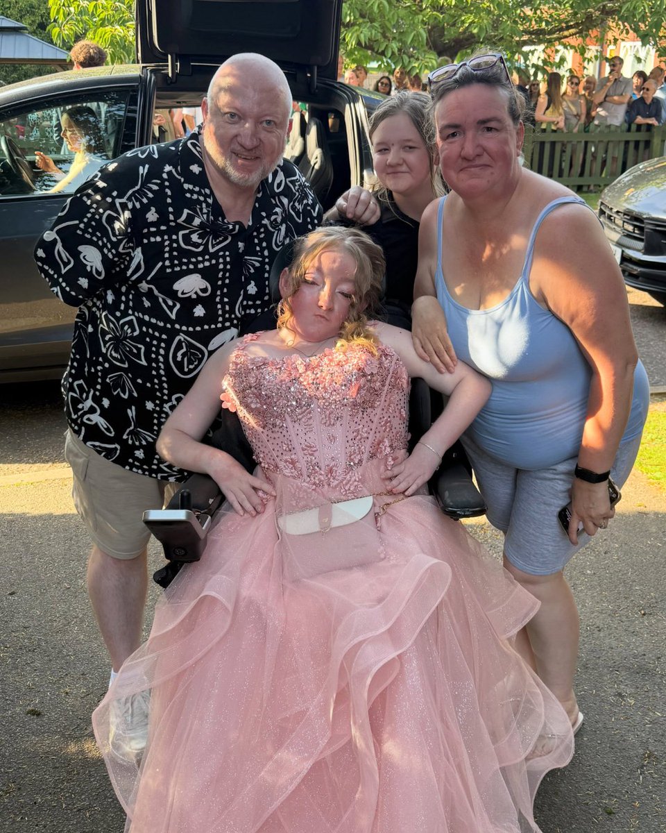 4Lilyfoundation's tweet photo. A very special celebration for the beautiful Bethany! 🩷

We couldn't let this wonderful milestone pass without celebrating the incredible Bethany, who recently attended her school prom – and doesn't she look absolutely stunning! ✨ https://t.co/6yUVu1jsV1