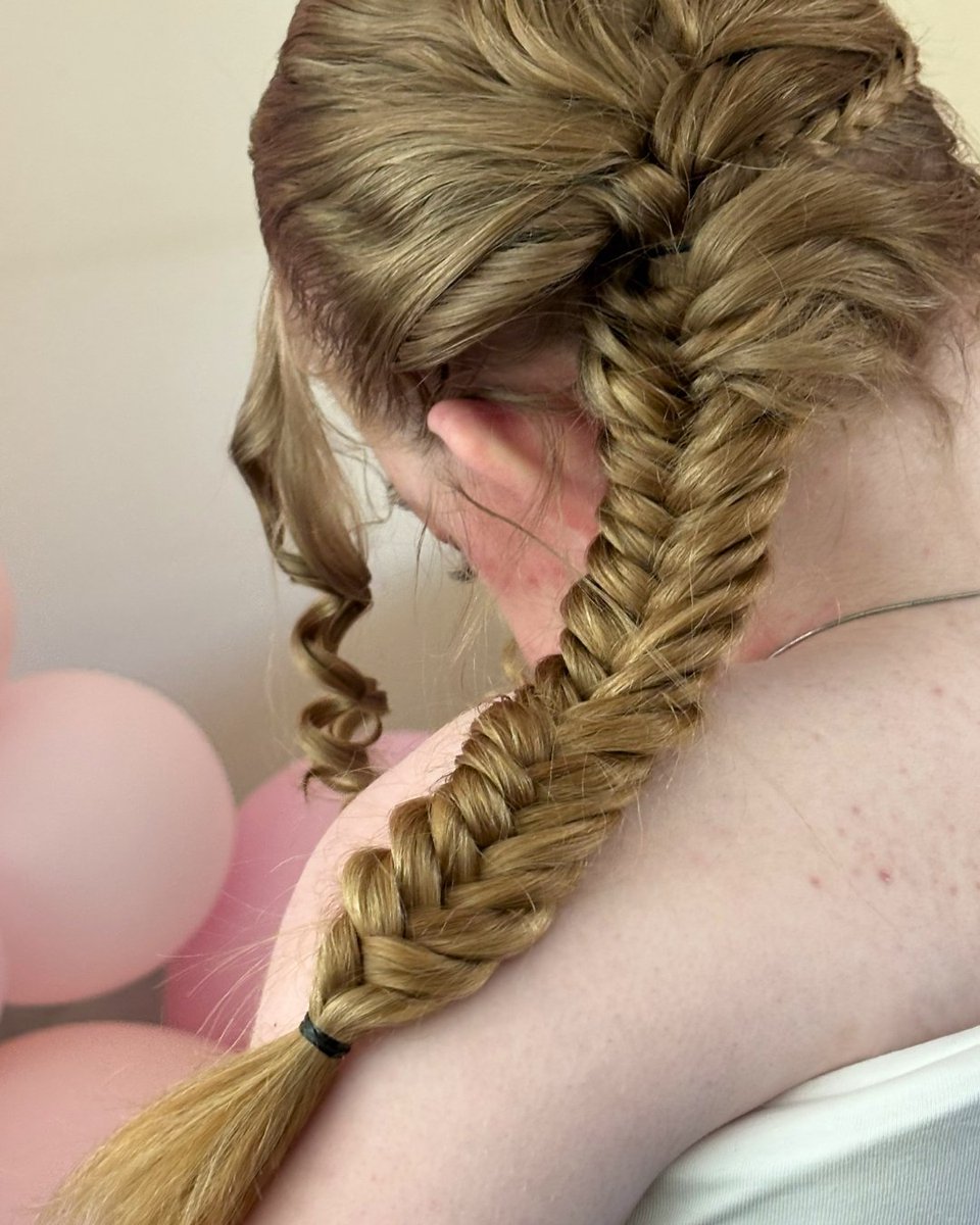 4Lilyfoundation's tweet photo. A very special celebration for the beautiful Bethany! 🩷

We couldn't let this wonderful milestone pass without celebrating the incredible Bethany, who recently attended her school prom – and doesn't she look absolutely stunning! ✨ https://t.co/6yUVu1jsV1