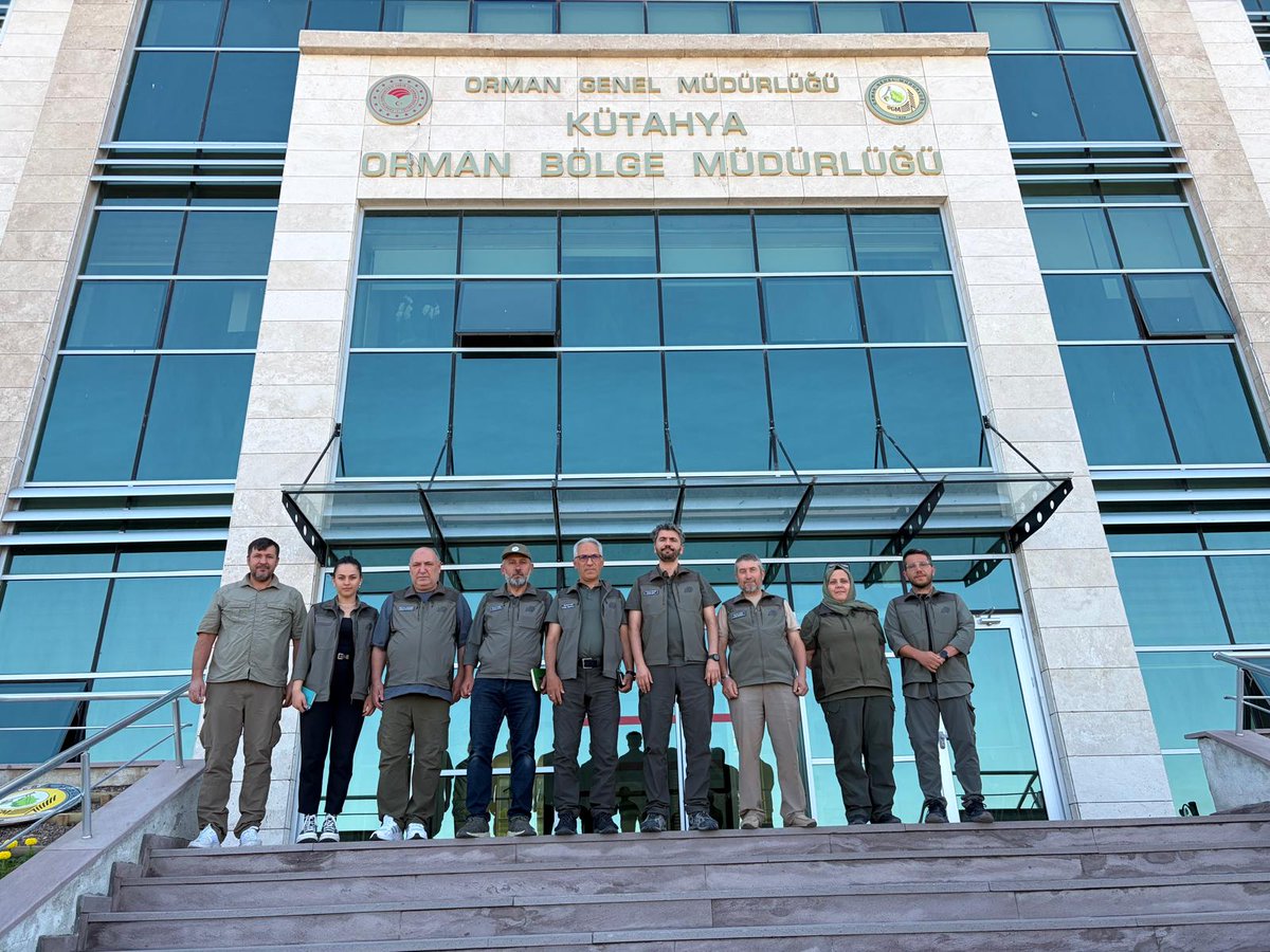 MustafaKurt2643's tweet photo. Doğa Koruma ve Milli Parklar Genel Müdürlüğümüz  Av Koruma ve Yaban Hayatı Korums Daire Başk.Mahmut Temel  ve Bölge Müdürümüz Kemal Can İlimizi ziyaret etmişlerdir.Bu ziyaret çerçevesinde tanışma ve  faydalı bilgi alış verişinde bulunulmuştur. https://t.co/ePzrwEt6aj