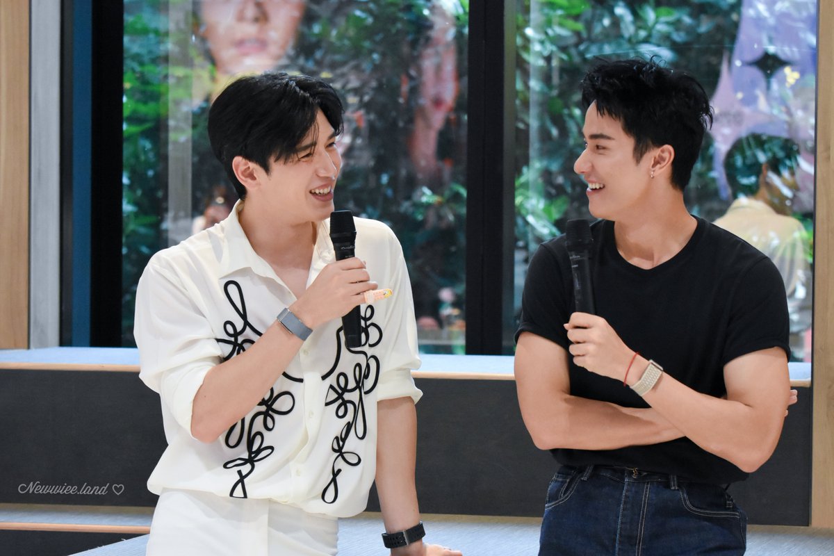 newwieeland_FC's tweet photo. เกินกว่าคนๆ หนึ่งที่คุ้นเคย
เกินกว่าคนที่คุยกันไปงั้นๆ ☺️😚

#ADogAndAPlane
TNMR ADAAP CHITCHAT
#ADogAndAPlaneLIVE 
#Newwiee #Tawan_V
#TayNew #เตนิว https://t.co/U2iTAqROEi