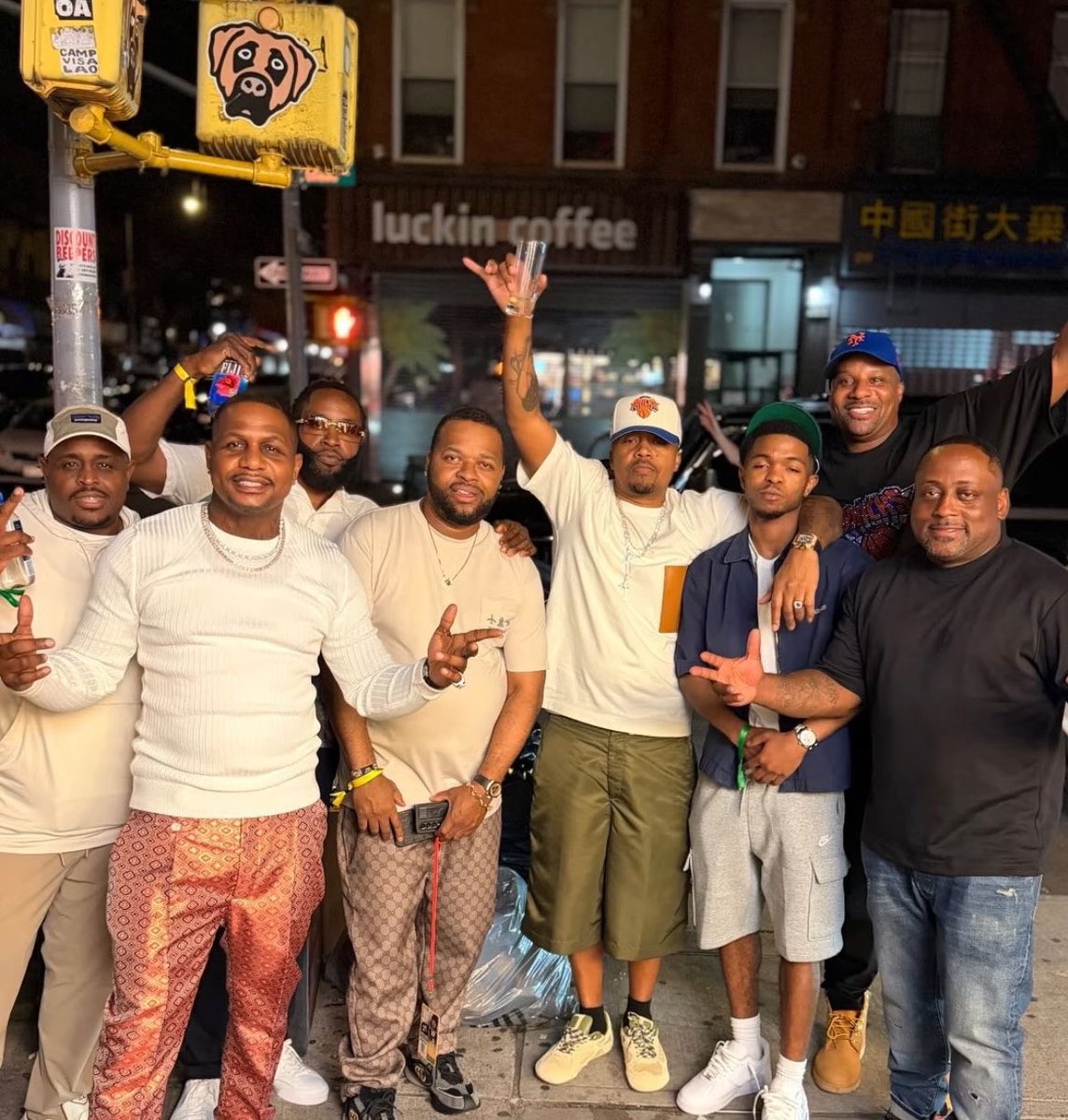 nasinfo_'s tweet photo. Just some kids from the projects https://t.co/FnFAMLrTrD