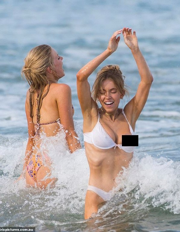 desertshrub's tweet photo. Body so iconic that even her female co-star, Charlee Fraser, wants to grab her. https://t.co/oWNRUyTY4j