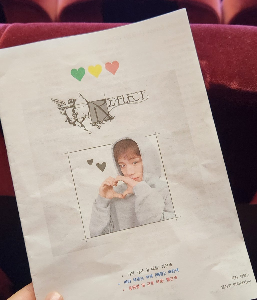 winkniw99's tweet photo. 대만콘 응원법 진짜 열심히 했는데 비결 : 
J친구 지지가 응원법 셋리 순서대로 뽑아와서 친구들 나눠줌,, 진짜 밤마다 연습함... 긴급할때 컨닝도 가능했다^^b https://t.co/wp3fQLmltV