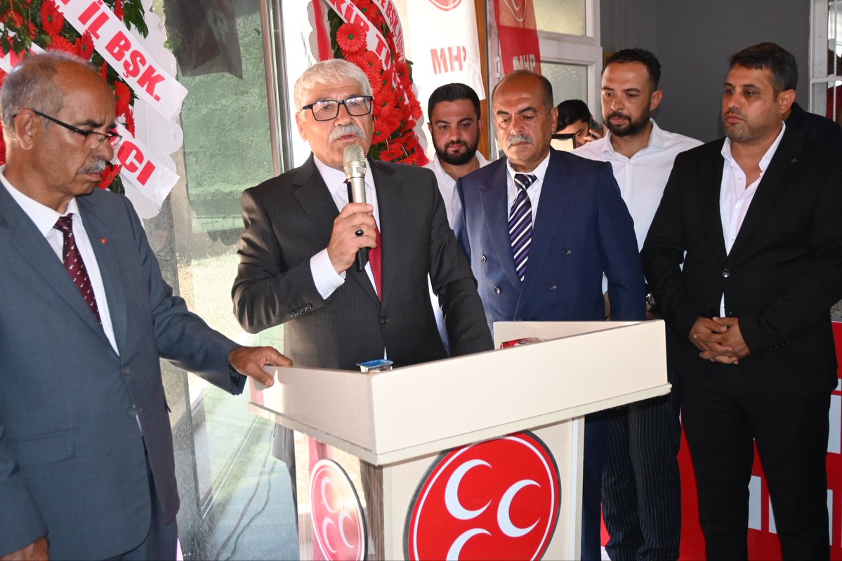 lutfikasikci's tweet photo. “Kardeşlik Kalbimizde, Gelecek Aklımızda”  teması ile ilçe kongre sürecini bugün itibari ile ilimizde başlattık. 

Kırıkhan ve Reyhanlı ilçe kongrelerimizi büyük bir coşku içinde gerçekleştirdik. 
Her iki ilçede güven tazeleyen ilçe başkanlarımıza ve yönetim kurulu üyelerimize başarılar dilerim.  

Kongre süreçlerimize katkı sunan tüm partililerimize, fedakarlık gösteren dava arkadaşlarımıza ayrıca teşekkür ederim. 

Liderimizin ortaya koyduğu siyasi programın ülkemizin geleceği ve milletimizin refahı için son derece önemli olduğu bilinci ile çalışmalarımıza devam edeceğiz.