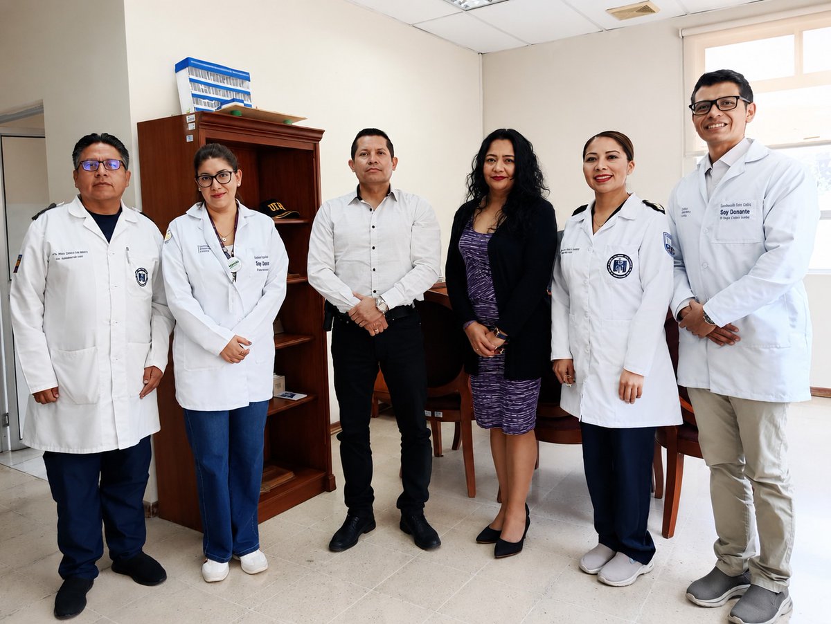 IndotEcuador's tweet photo. 🏥 Fortalecemos la articulación interinstitucional para generar más oportunidades de vida.
El #INDOT mantuvo en Quito una reunión de trabajo con el Hospital de la Policía N.° 1 para coordinar acciones que fortalezcan los procesos de donación y trasplante, promoviendo la aplicación de protocolos, la identificación oportuna de potenciales donantes y la mejora continua de la actividad trasplantológica.
🫱🏽🫲🏾 El trabajo conjunto fortalece el Sistema Nacional Integrado de Donación y Trasplantes y amplía las oportunidades de acceso a un trasplante para quienes esperan una segunda oportunidad de vida. 🫶🏽🌱