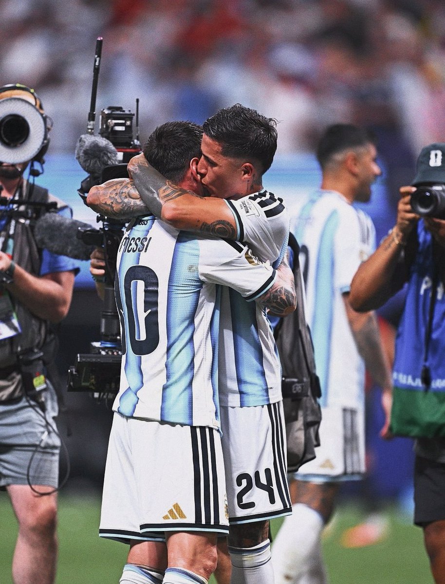 otbmrtnz's tweet photo. ENZO 🇦🇷 MESSI https://t.co/JqMk7B1esf