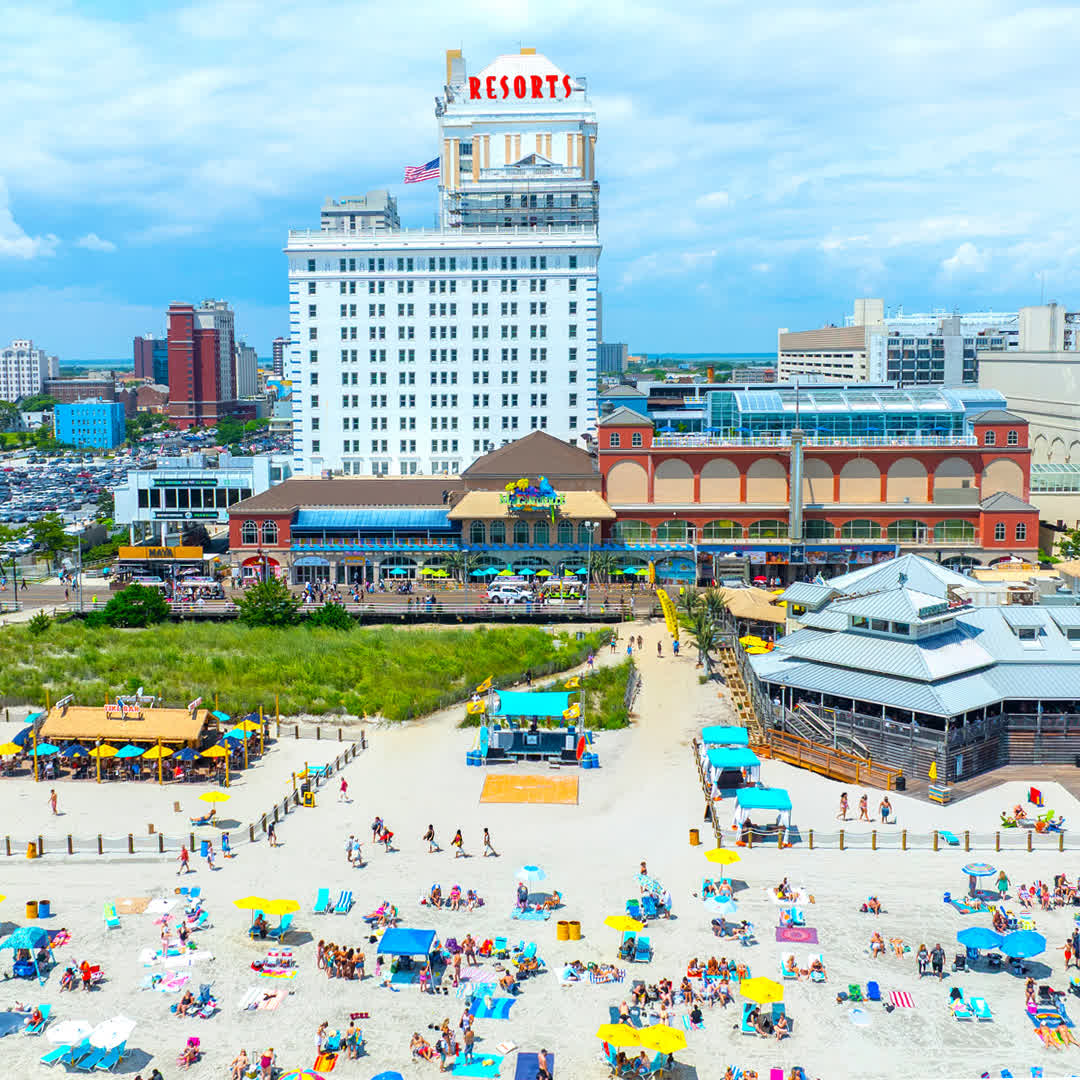 bestofnj's tweet photo. Resorts Casino Hotel in Atlantic City brings the full beach-and-Boardwalk summer experience together in one destination. From oceanfront dining and tropical cocktails to rooftop pool vibes and live entertainment, Resorts is built for a season of easygoing energy.

🔗 in Comments https://t.co/3LkUwYVeUd