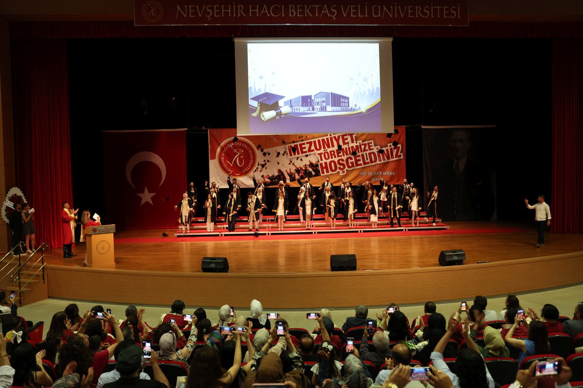 nevukurumsal's tweet photo. #NEVÜ Diş Hekimliği Fakültesi, ilk mezunlarını düzenlenen törenle uğurladı. Genç diş hekimleri, diplomalarını alarak diş hekimliği mesleğine ilk adımlarını attı👉https://t.co/uyWILaYcJH https://t.co/i3M3VRNCNl