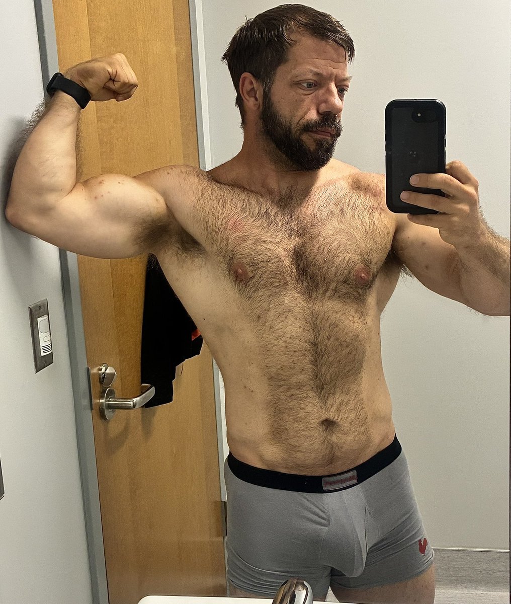 JBcatamount's tweet photo. 173.8lbs this morning. Muscles still feeling full from last night. Need to remember to restock on some mot-c and other peptides today. Delts + Quads today after work. Really needing to focus on my side delts.

DMs are open to any advice or sponsors to help me reach my goals💪 https://t.co/kt9my1Pj5k