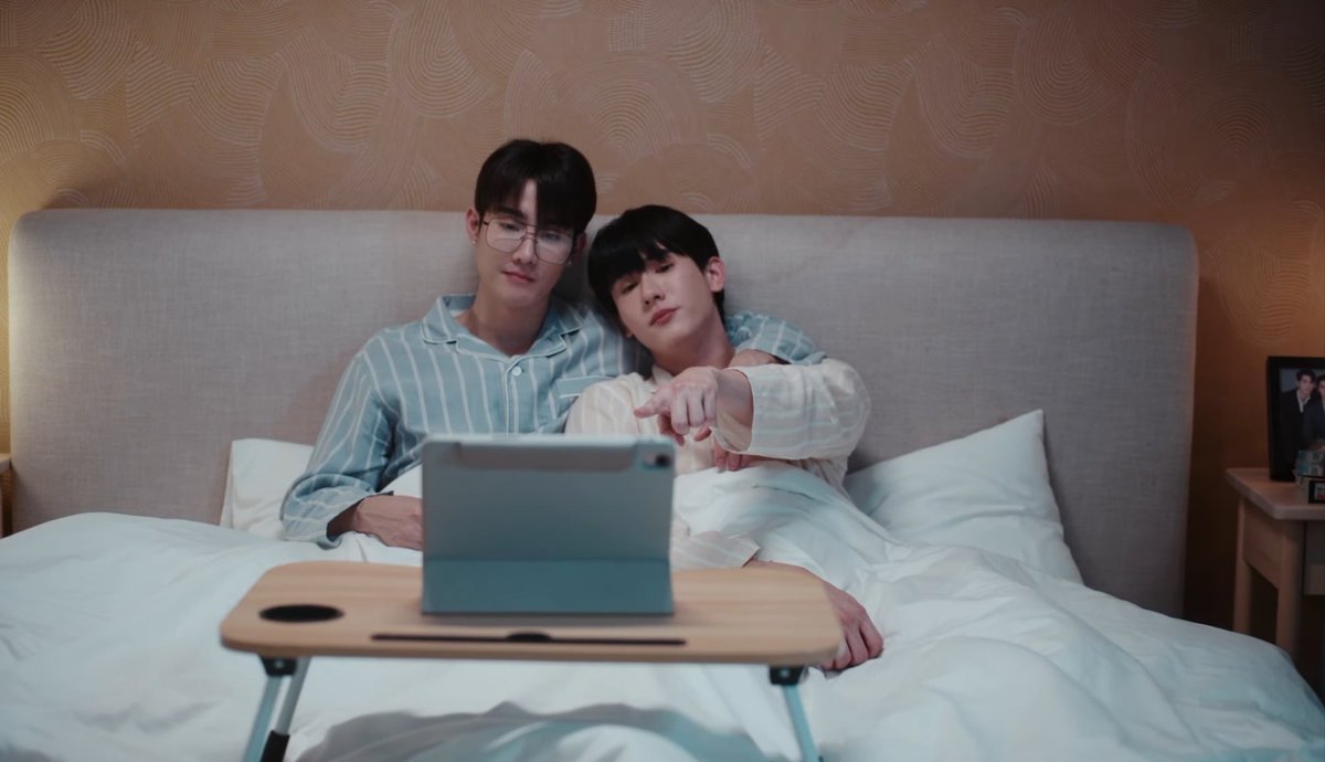 fdhsuevt's tweet photo. 난,,,탠쿤이 렌즈에 귀걸이까지 끼고 극중 내내 핏한 스타일링으로 빼입고 다니는 범죄행동분석가 교수님이라는게 너무 좋았던거 같애,,자기전에는 안경껴야하는것까지,, https://t.co/x2jbxkaqR4 https://t.co/gUYBqV3uL7