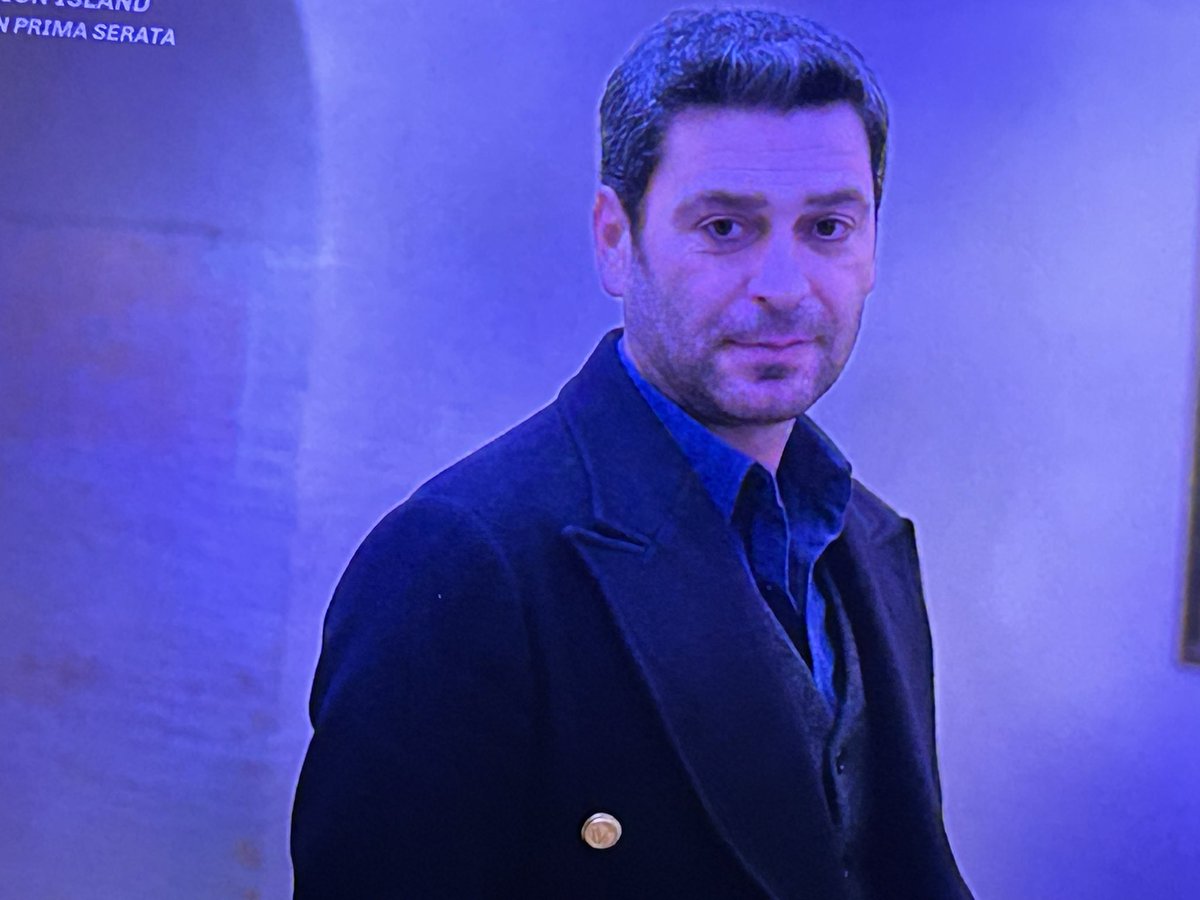 pezza_sonia's tweet photo. Il respiro di Cihan … come li guarda #faraway https://t.co/3aIvYozAH9