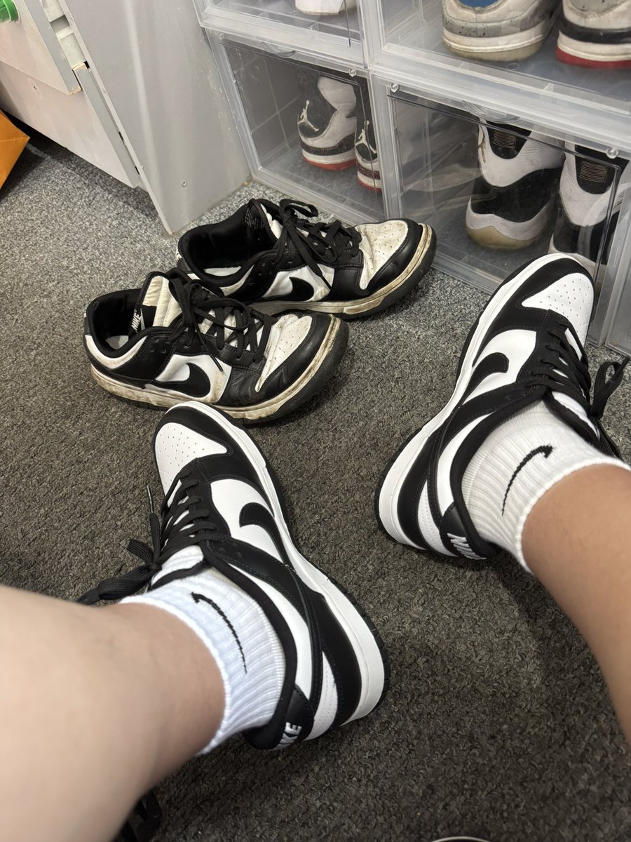 s2487676729's tweet photo. 工作鞋新旧 差距好大 https://t.co/dPeLTAibpB