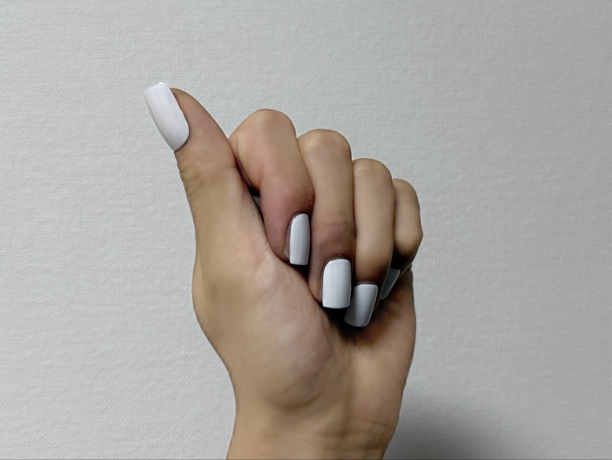 minacom_nail's tweet photo. 音楽劇『超、Maria』を観劇するということで。
どシンプルに黒と白のネイルにしました🖤🤍️

#観劇ネイル 
#メンズネイル 
#超maria https://t.co/VFL5NFOAzU