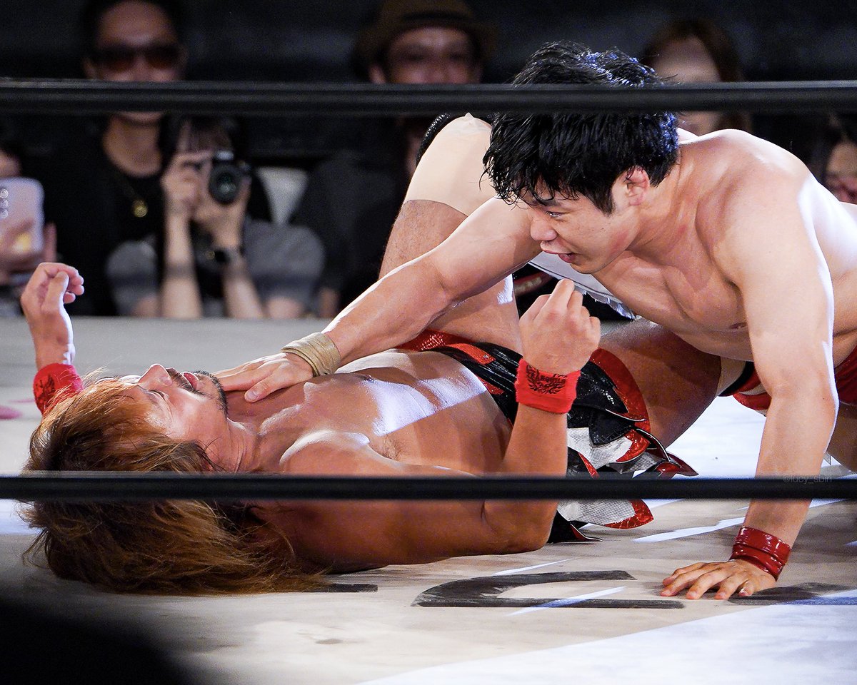 lucy_sbin's tweet photo. 小田嶋選手の試合は、団体や階級を越えて何かが起こりそうなストーリー性を感じる
ヒロム選手との約束があって、その師匠にも喰らい付いてて
点からやがて線になる何かを常に蒔いているんだろうな
そういう積み重ねができるプロレスラーは、本当に魅力的だと思う
#noah_ghc
#内藤哲也 #小田嶋大樹 https://t.co/ABCRwwMeJi