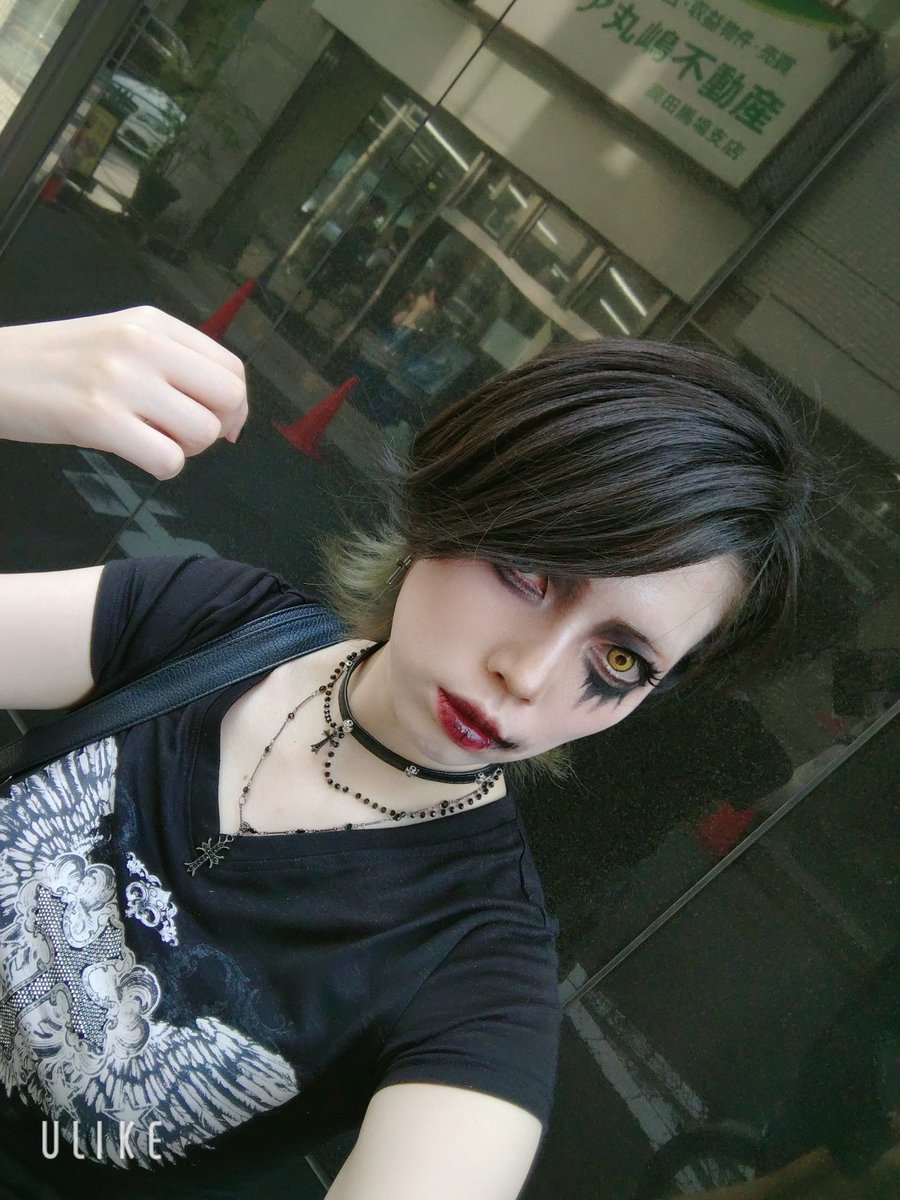 akisina_'s tweet photo. こちらは本日のワタクシ

流石に無加工内カメラは耐えらんなかったんでユーライクくんに頼ってます
怪人二重面奏のShinsakuさんリスペクトメイクでした……だから、見えづらいですがもう片目は水色カラコンですの https://t.co/tHWCFnzm0m