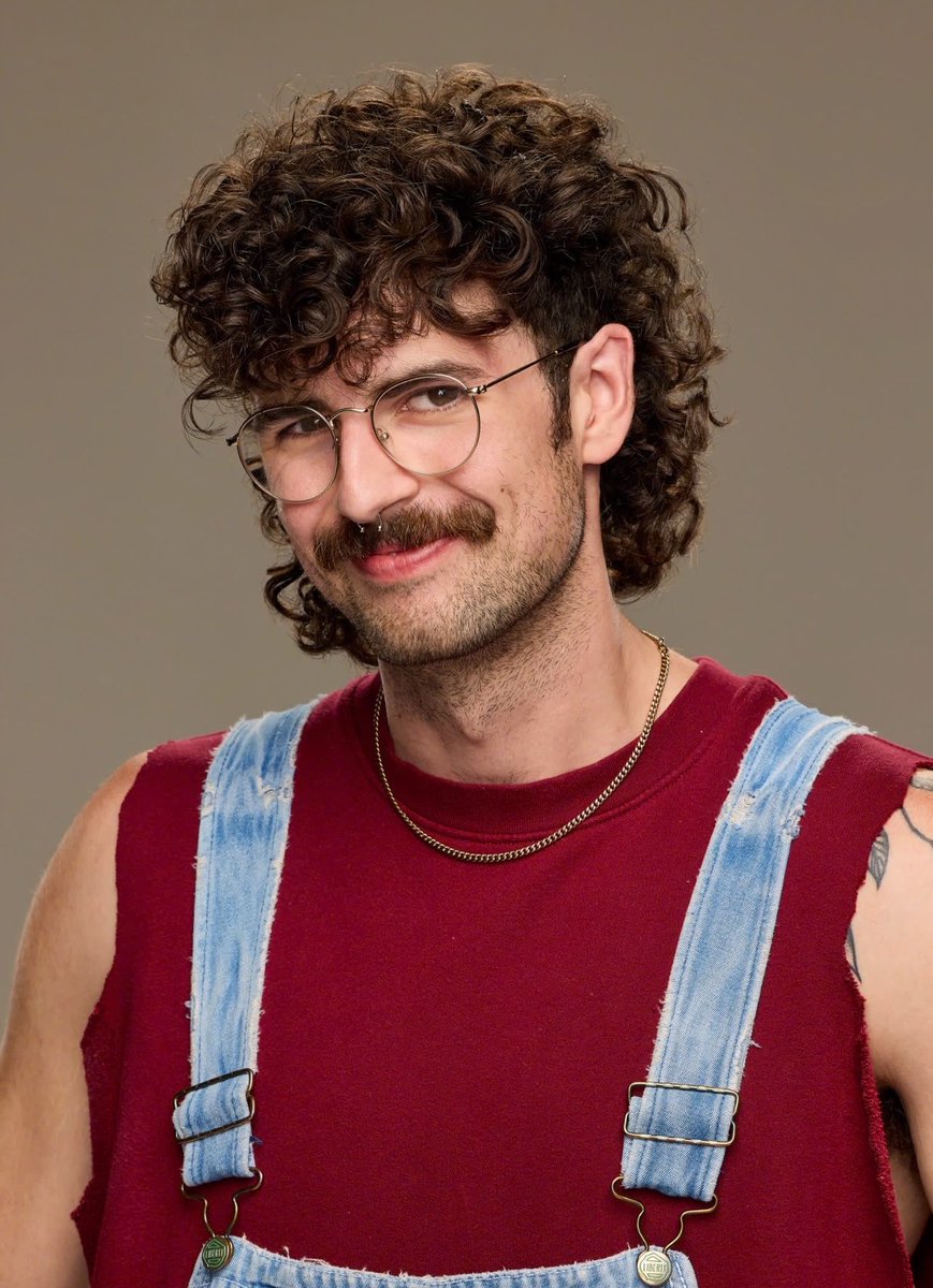 slothys's tweet photo. obsessed with him saying he identifies most with izzy gleicher like that’s everything to me #bb28 https://t.co/XHNbrVTAhg