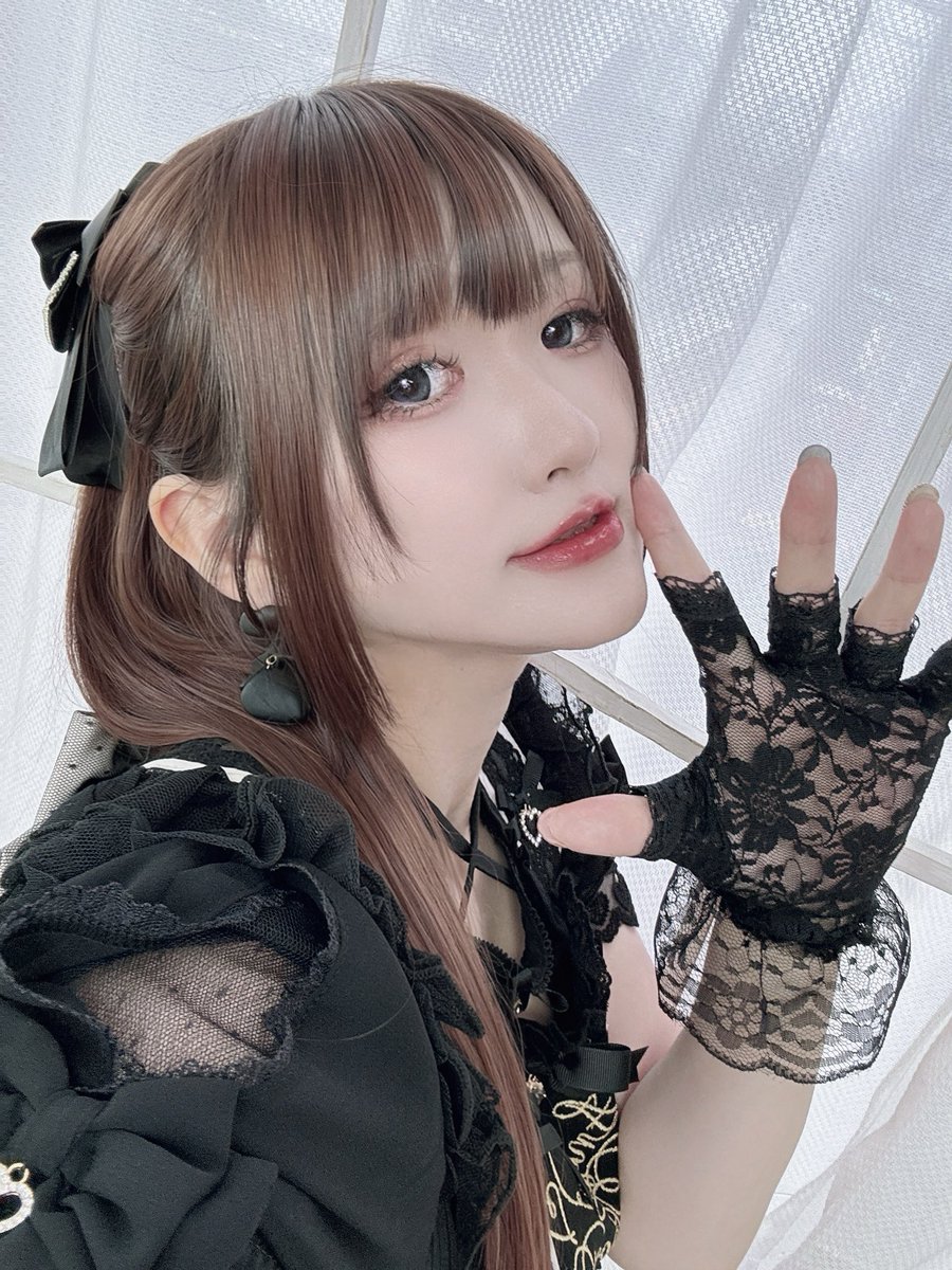 Roselia_rinkoo's tweet photo. 自分で言うのもなんだけど、40歳にしては多分……キュートな部類では……？👀🖤

月イチ主催あり、出していく楽曲も面白いと思うので、思い切って推してみてはいかがでしょうか……？！

おくの界隈、かなり平和です、ご新規さんいつでも大歓迎です🌸

 #拡散希望ＲPご協力お願い致します https://t.co/4RyG42fSog