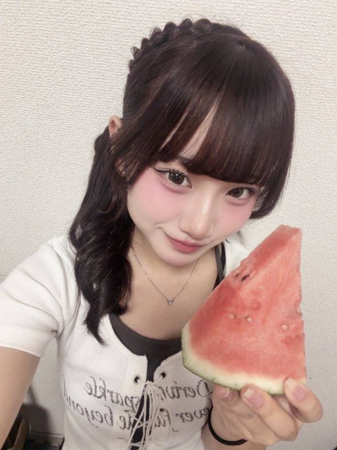 Miia0105's tweet photo. おやすみいあ〜🍉
 #高一ミスコン  #fjk  #おすすめ  #スイカ https://t.co/DqcH6K6NOh
