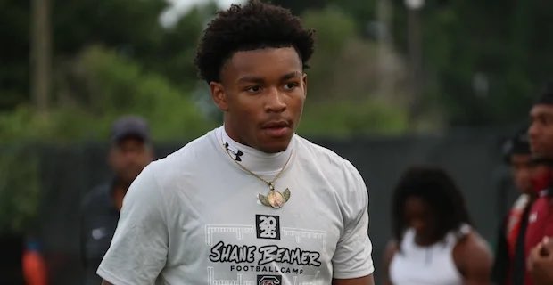 247Gamecocks's tweet photo. South Carolina has its first 2028 commitment.

WR Joseph Gibbs jumped on board with Shane Beamer &amp; Co. on Tuesday night.

#Gamecocks🐔🏈🤙

📲 https://t.co/0HbbXHoqBy https://t.co/VarjDjOm6i