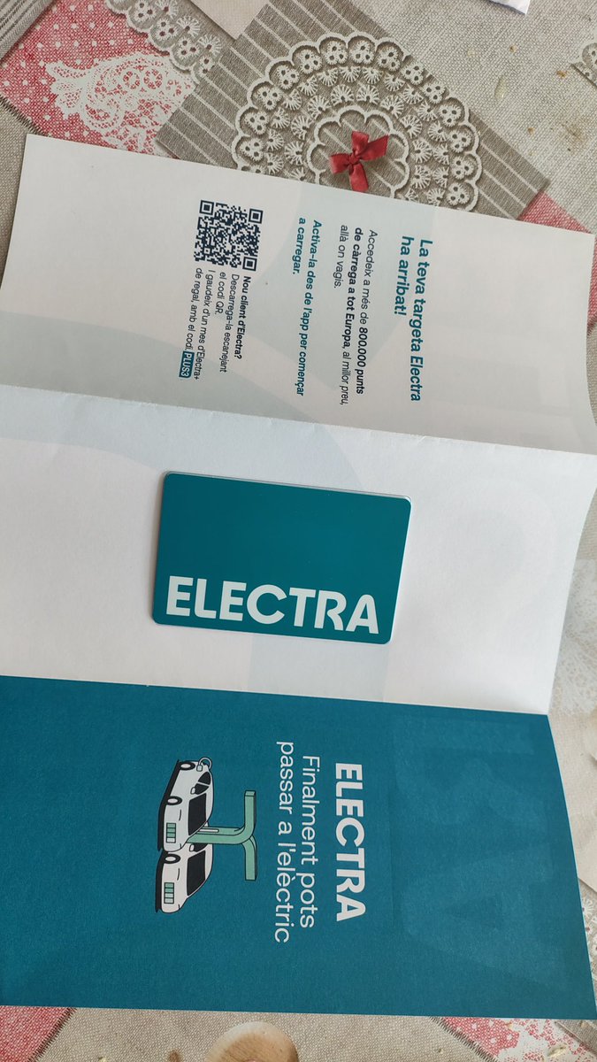 unjoanqualsevol's tweet photo. Fa uns dies faig demanar la targeta de recàrrega de @go_Electra. Tenen l'aplicació en català (bé!) i la paperassa també!!! #electricsCAT @electricscat
De fet, no he indicat la llengua enlloc, simplement tinc el mòbil configurat en català, @softcatala @digitalencatala #Configura https://t.co/HVILCIAnKw