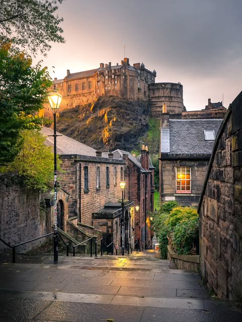 ____flowers__'s tweet photo. Edinburgh https://t.co/H103p19V4I