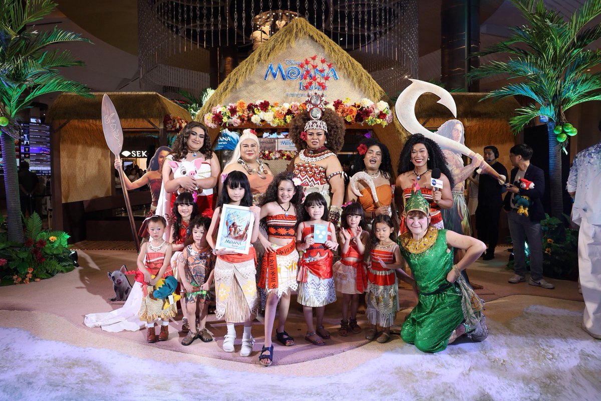 MajorGroup's tweet photo. ออกผจญภัยสู่ตำนานความยิ่งใหญ่กับภาพบรรยากาศพร้อม ‘ญาญ่า อุรัสยา’ ผู้ให้เสียงพากย์ไทย #โมอาน่า ฉบับไลฟ์แอ็กชัน ในงานกาล่าภาพยนตร์ไลฟ์แอ็กชันฟอร์มยักษ์แห่งปี Disney’s #Moana ที่ลาน Star Hall ชั้น 5 พารากอน ซีนีเพล็กซ์ มาร่วมให้กำลังใจพร้อมเด��นทางสู่เกาะโมทูนุย และมหาสมุทรโอเชียเนียด้วยกัน ก่อนไปลุยจัดเต็มทั่วประเทศพร้อมกัน 9 กรกฎาคมนี้ 
ที่ เมเจอร์ ซีนีเพล็กซ์ทั้งในระบบ IMAX with LASER 3D , Dolby Vision+Atmos® 3D , 4DX , Screen X และ Kids Cinema
 #MoanaTH