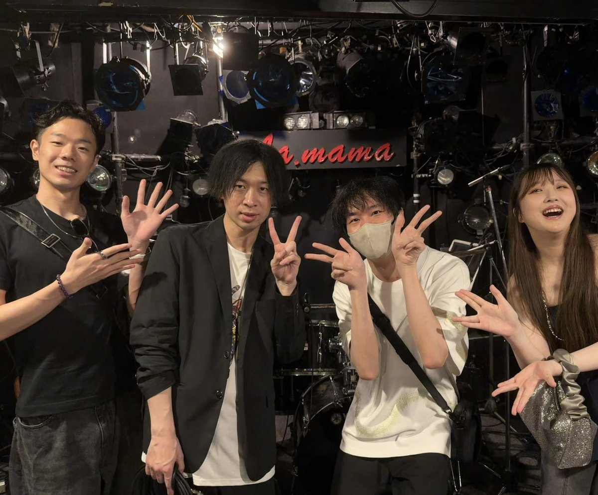 _LiliKase_'s tweet photo. 専門時代の先生が出演するライブへ
同期にも会えてよかった！！ https://t.co/8qeNWvTK3Q