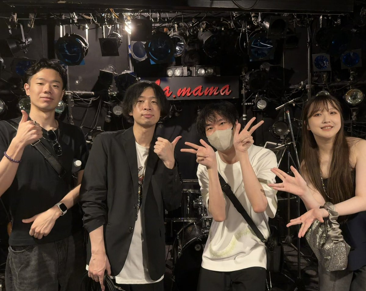 _LiliKase_'s tweet photo. 専門時代の先生が出演するライブへ
同期にも会えてよかった！！ https://t.co/8qeNWvTK3Q