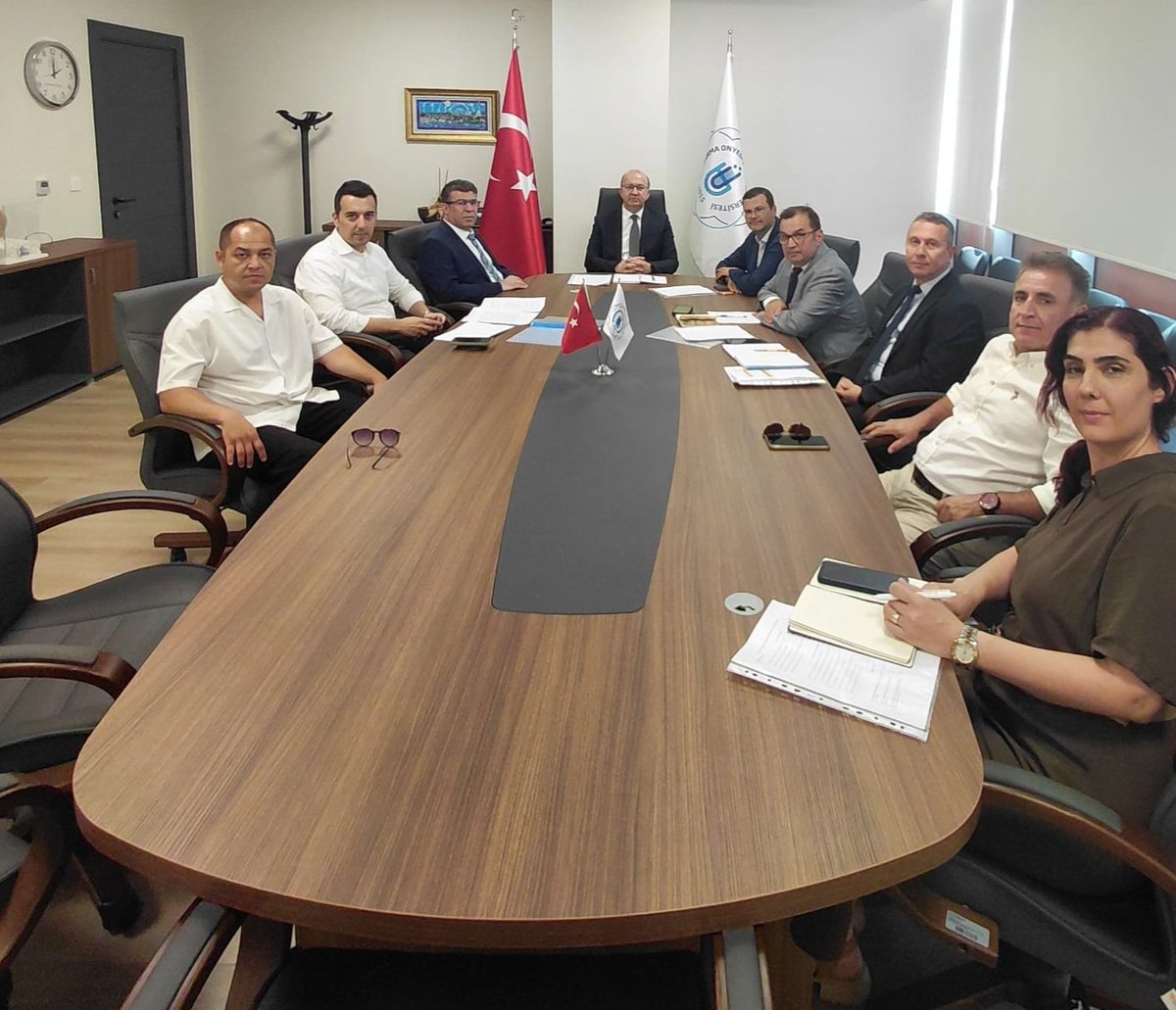 DsmBandirma's tweet photo. Yükümlülerin topluma kazandırılması ve mesleki yeterliliklerinin artırılması amacıyla; Bandırma Onyedi Eylül Üni., BANSİAD, İŞKUR ve Denetimli Serbestlik Müdürlüğümüzün katılımıyla bir araya geldik.
​Bölgemizin akademik, ekonomik ve istihdam alanındaki öncü kurumlarıyla https://t.co/Px3Qmdr75o