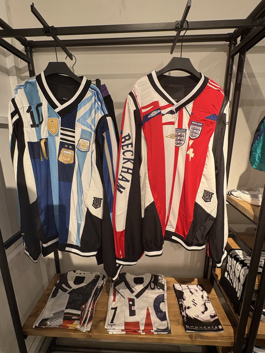 Dfootball35939's tweet photo. 渋谷PARCOのポップアップ行ってきました！
こういうユニフォームのドッキングがキテルみたい。
確かにめっちゃ良かった！！

そしてクイズ結構正解したらメッシの御守り貰えた。笑 https://t.co/f9FNXtn8iz