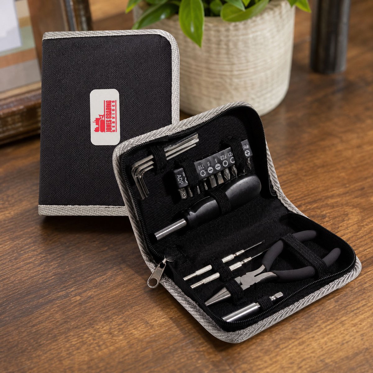 KeyInnovations's tweet photo. Quality gifts that really pack a punch! Give branded merchandise that people love as much as they love your brand. https://t.co/TkVssEZ8cp #Keychains #LapelPins #ToolKits #CrystalAwards https://t.co/IhWXWIcblU
