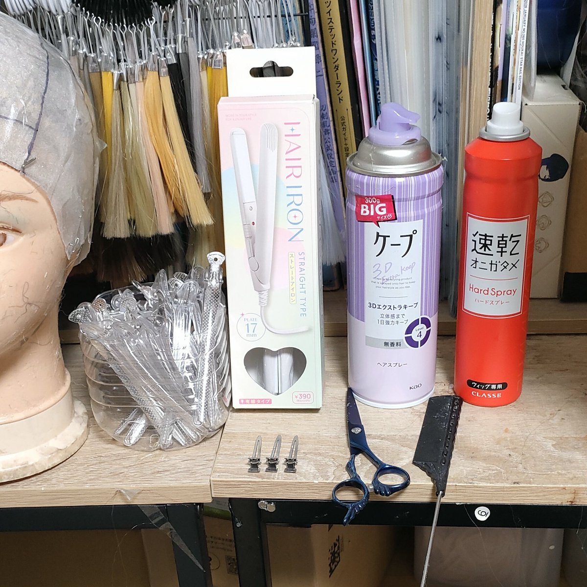 azxxx_013's tweet photo. ちなみに初心者おすすめセットがこちら
39マート ミニアイロン(429円)
YSparkコーム密歯(1200円前後)
ハサミ アシスト ノベルティ(0円)
紫ケープ(500円前後)
オニガタメor黒ケープ(1000円前後)
プロ用ダッカール(密林/10本1100円)
エバーメイト シングルピン(15本1600円前後)

スキバサミは無くていい https://t.co/zLrlJWWXcY