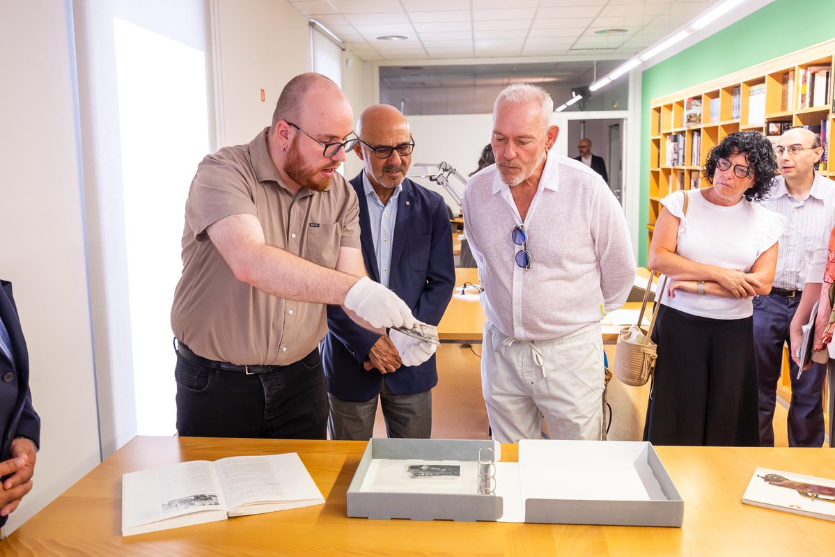 patrimonigencat's tweet photo. 🙌🏼 Presentem el fons documental de Transports Elèctrics Interurbans S. A. (TEISA), conservat a l’@acplaestany!

Més de 1.300 documents permeten reconstruir l'evolució d'una de les empreses de transport de viatgers amb més trajectòria de Catalunya.

🚌 https://t.co/JERJlP9V60 https://t.co/BWJth655vb