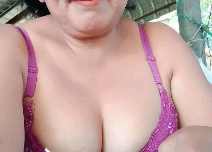 sriyati07's tweet photo. Usia udah 54, masih laku ada yg ajak chat sex gak yaa. Hehe https://t.co/dWzkEoOt0F