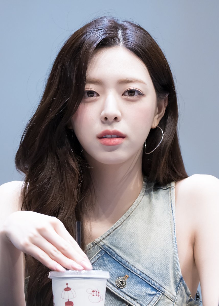 ITZY_PAN's tweet photo. 260529
#있지 #ITZY #유나 #YUNA https://t.co/2HIB4UGvVe