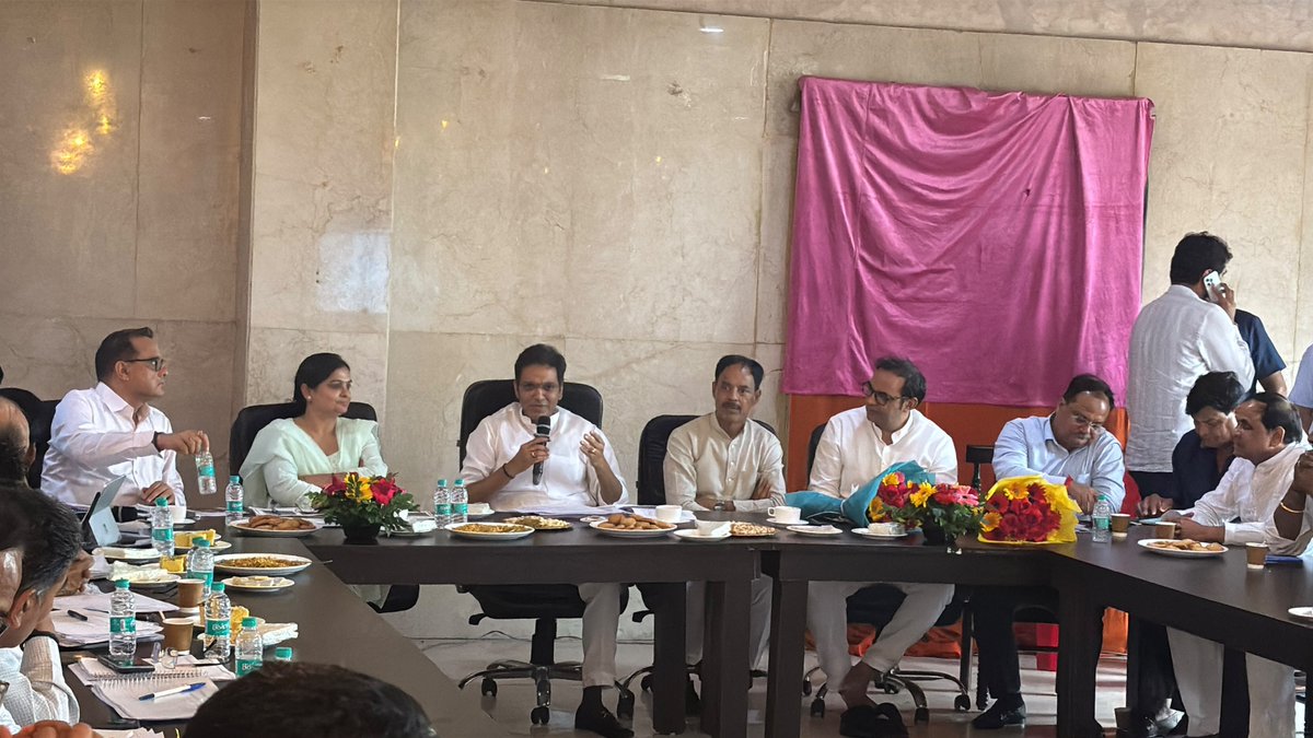 noida_authority's tweet photo. @PankajSinghBJP @InfoDeptUP @UPGovt @dr_maheshsharma @SwachhBharatGov @SwachSurvekshan @MoHUA_India @dmgbnagar @ChiefSecyUP @myogiadityanath #NoidaAuthority
#CommunityMeeting #UrbanDevelopment #PublicSafety #NoidaUpdates
#MonsoonPreparedness  #WaterLoggingSolution https://t.co/QfQaPBmJOX